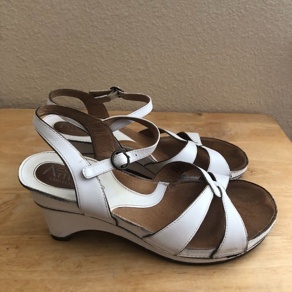 Sandals - Picture 2 of 4